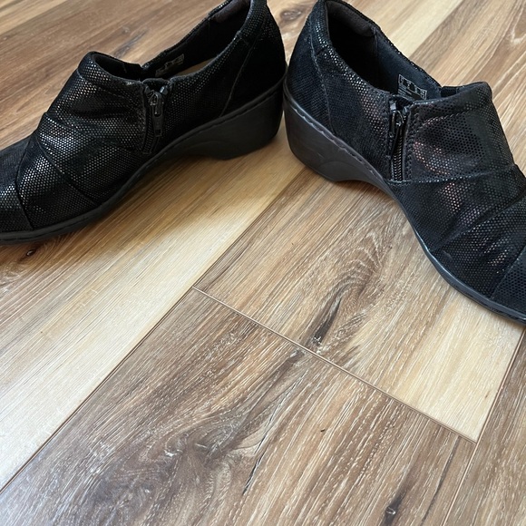 Clarks Women's Loafers Shoes Black Side Zipper Glittery Fabric Soft Cushion - Picture 6 of 8